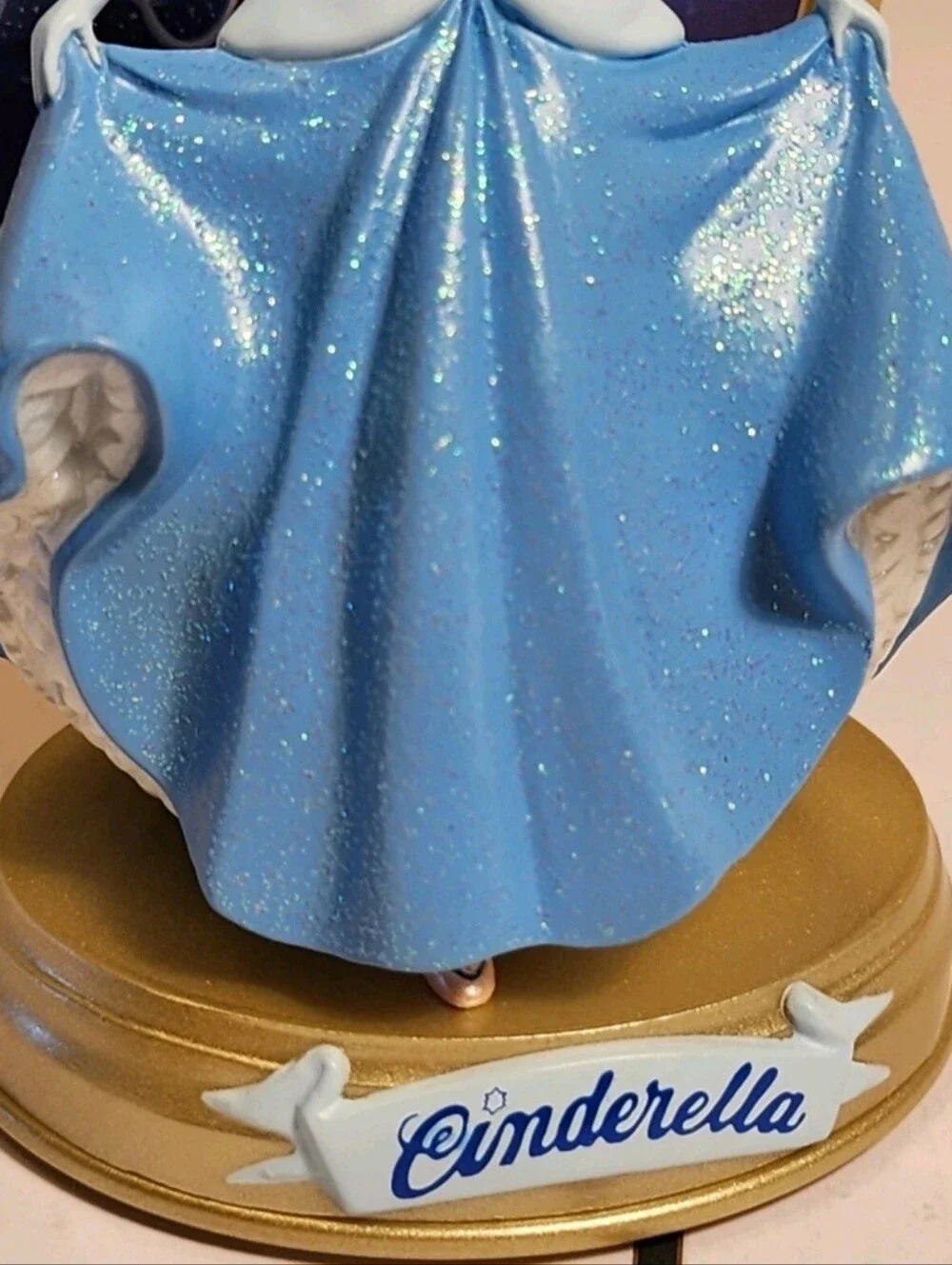 Hallmark Keepsakes Disney Princess Cinderella Enchanted Memories Ornament 1997